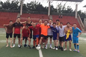 毕业20周年聚会：球场激战（水花四溅）?